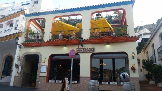 Bodegon Gallery e & Tienda de Vinos