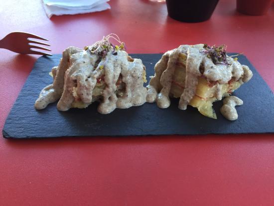 Coconut Café & Tapas con Arte