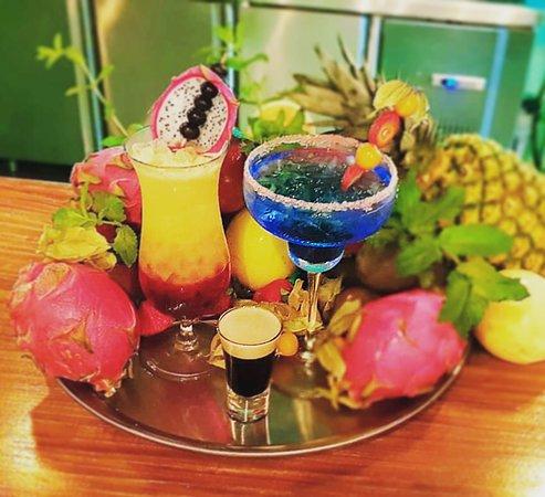 Shakers Urban Bar & Food