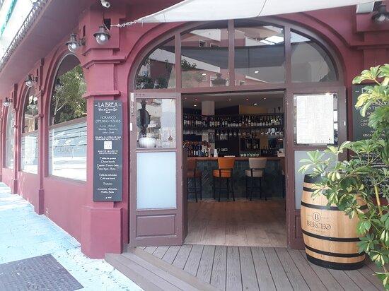 LA BREA Wine & Cheese Bar